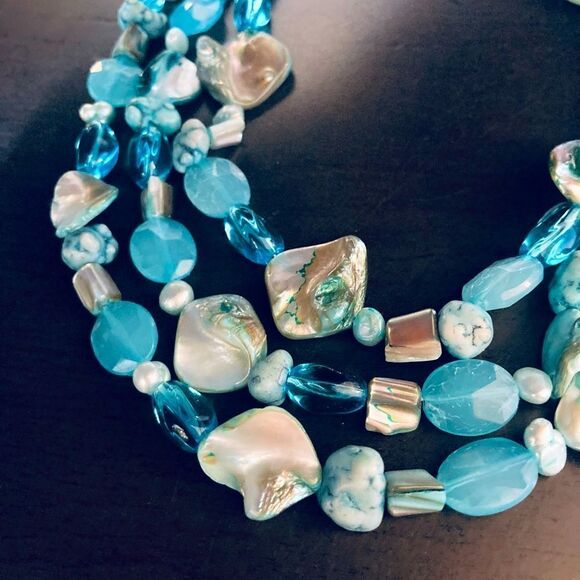 Shell Aqua Blue Necklace - Picture 1 of 4